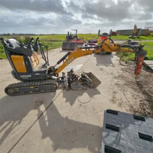 Case CX 14 D avec Marteau hydraulique et 4 godets