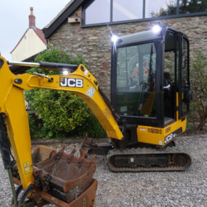 Mini-pelle JCB 15C-1 avec 3 Godets