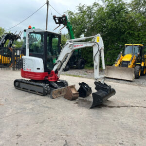 Mini-pelle Takeuchi TB23R + 3 Godets