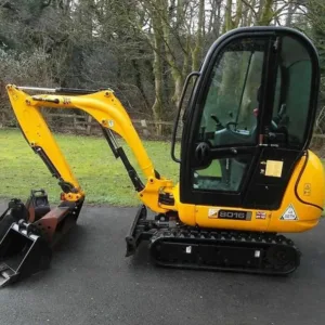 Mini Pelle JCB 8016 CTS avec 4 godets
