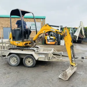Mini Pelle JCB 8014 CTS avec Remorque et 4 Godets
